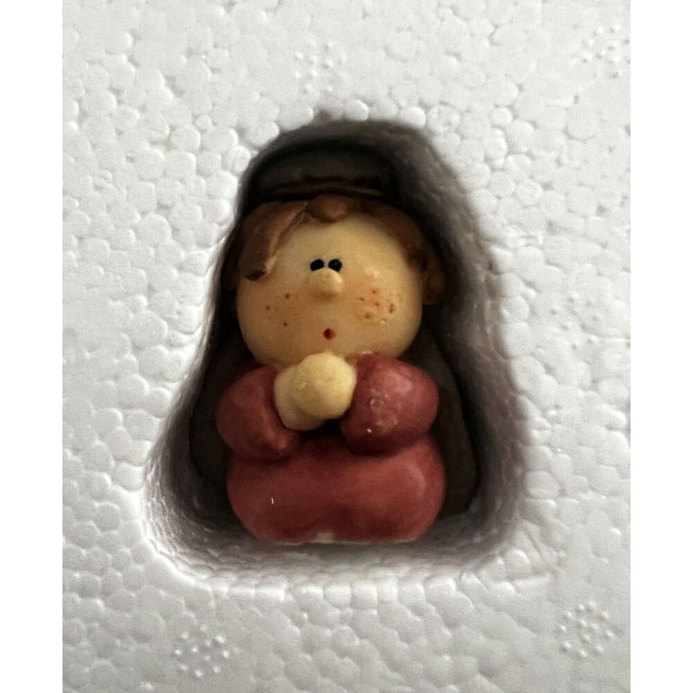 Nativity Set Lighted 8 Pcs. Baby Jesus, Mary, Joseph, Shepherd, Wise Men Kings - Picture 7 of 16